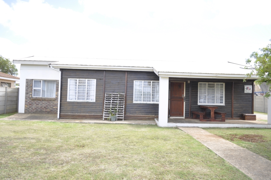 4 Bedroom Property for Sale in C Place Eastern Cape